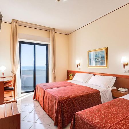 Hotel Delle Nazioni Мілано-Маріттіма Екстер'єр фото