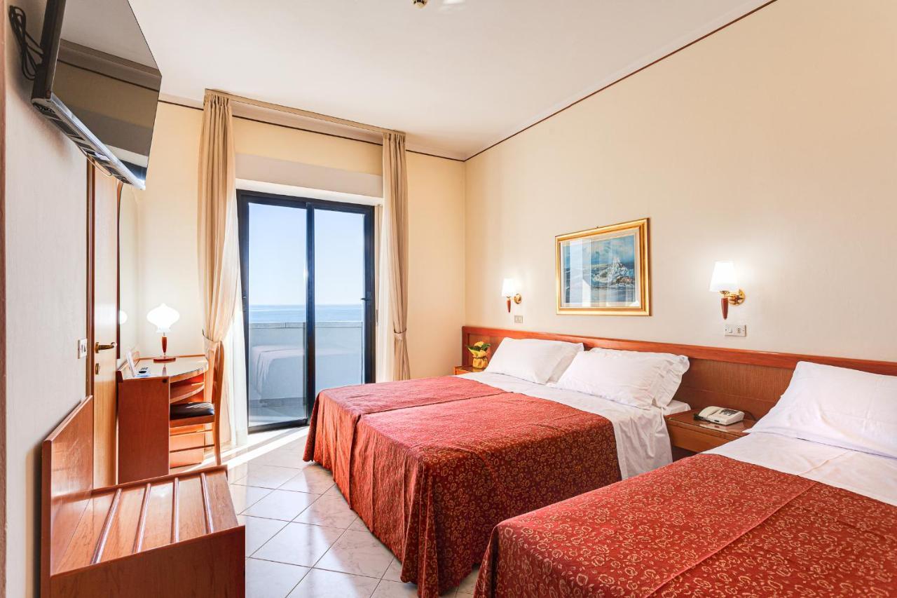 Hotel Delle Nazioni Мілано-Маріттіма Екстер'єр фото