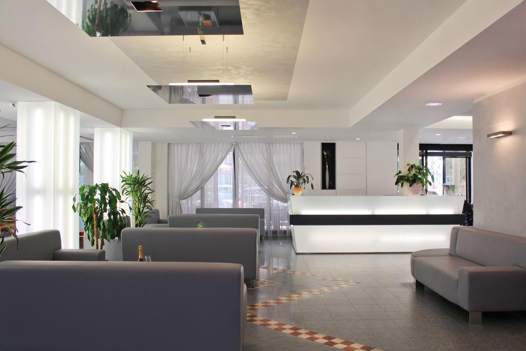 Hotel Delle Nazioni Мілано-Маріттіма Екстер'єр фото