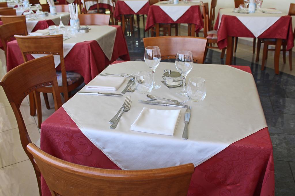 Hotel Delle Nazioni Мілано-Маріттіма Екстер'єр фото
