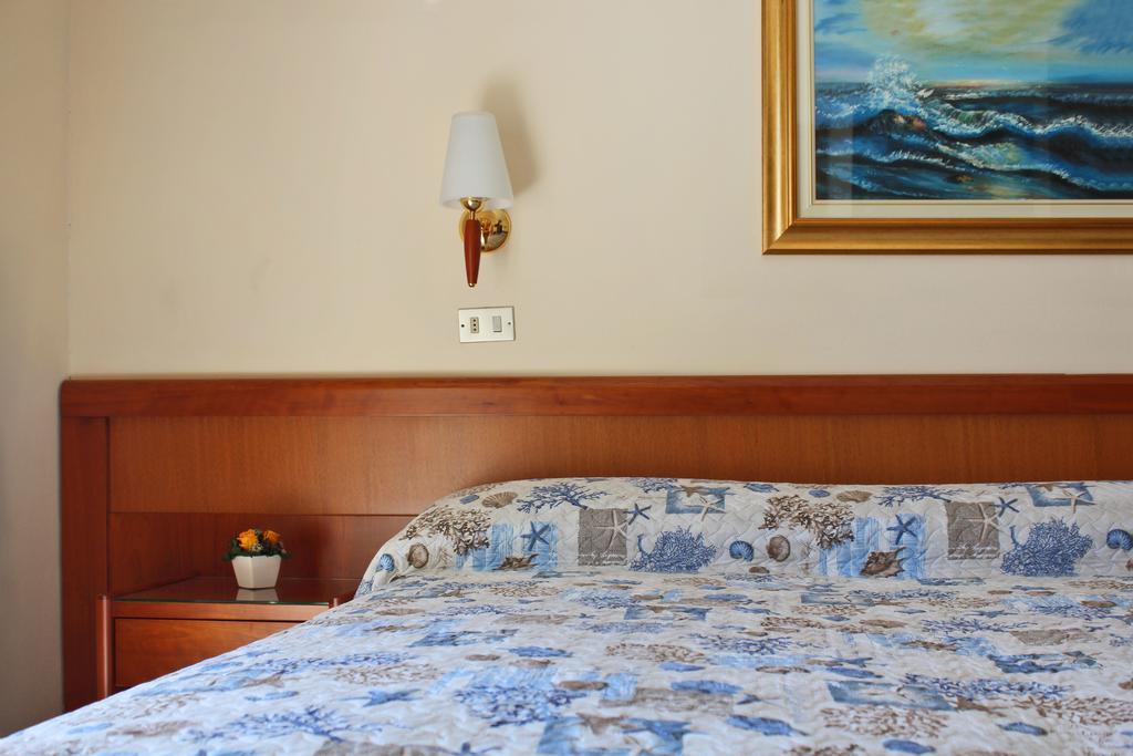 Hotel Delle Nazioni Мілано-Маріттіма Екстер'єр фото