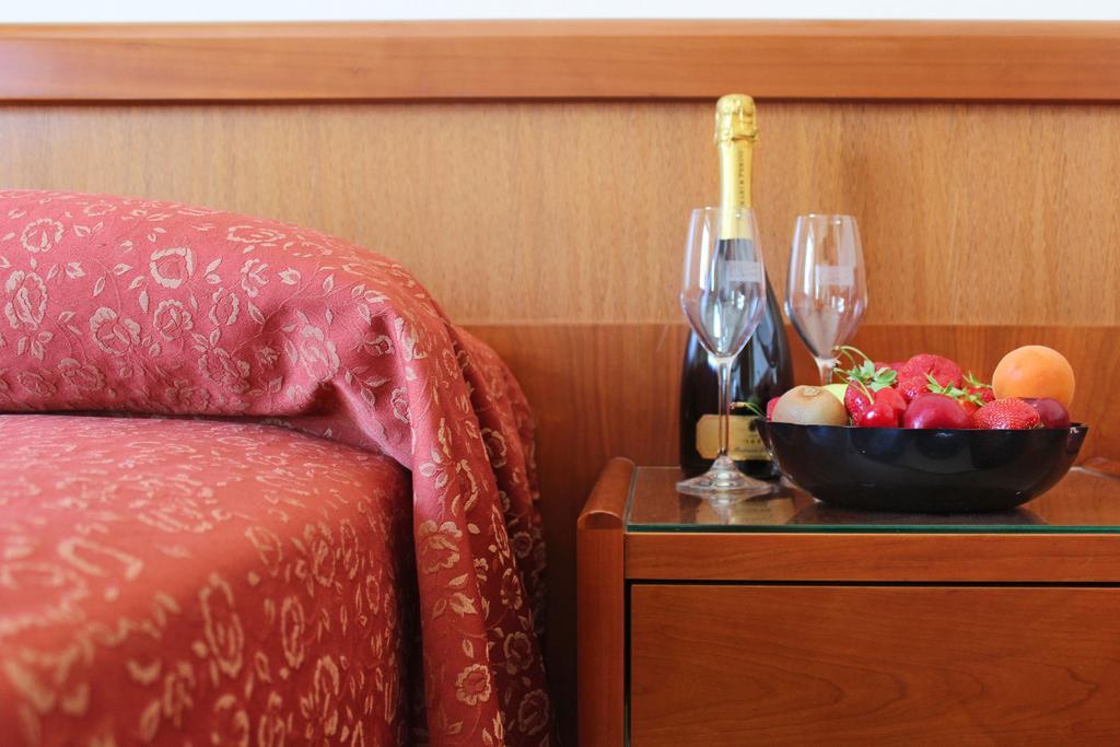 Hotel Delle Nazioni Мілано-Маріттіма Екстер'єр фото
