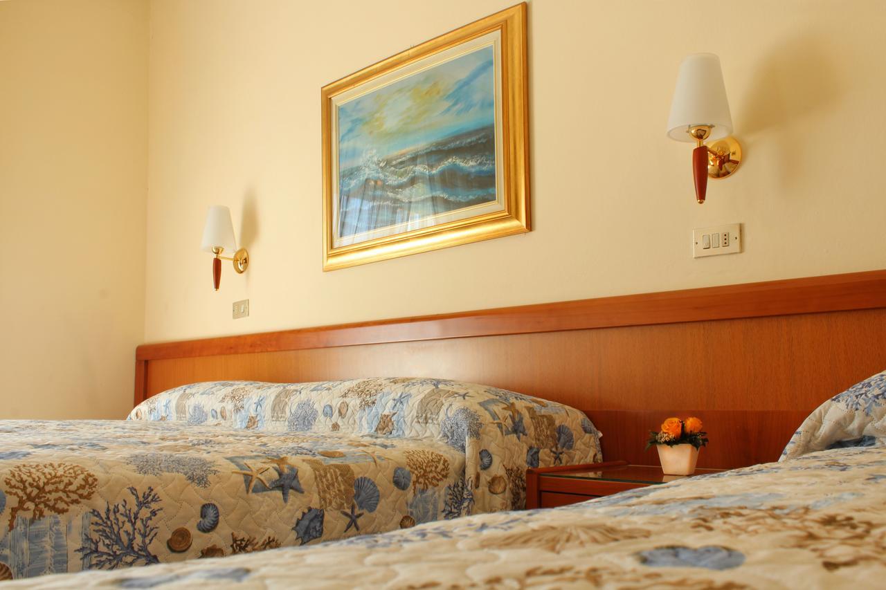 Hotel Delle Nazioni Мілано-Маріттіма Екстер'єр фото