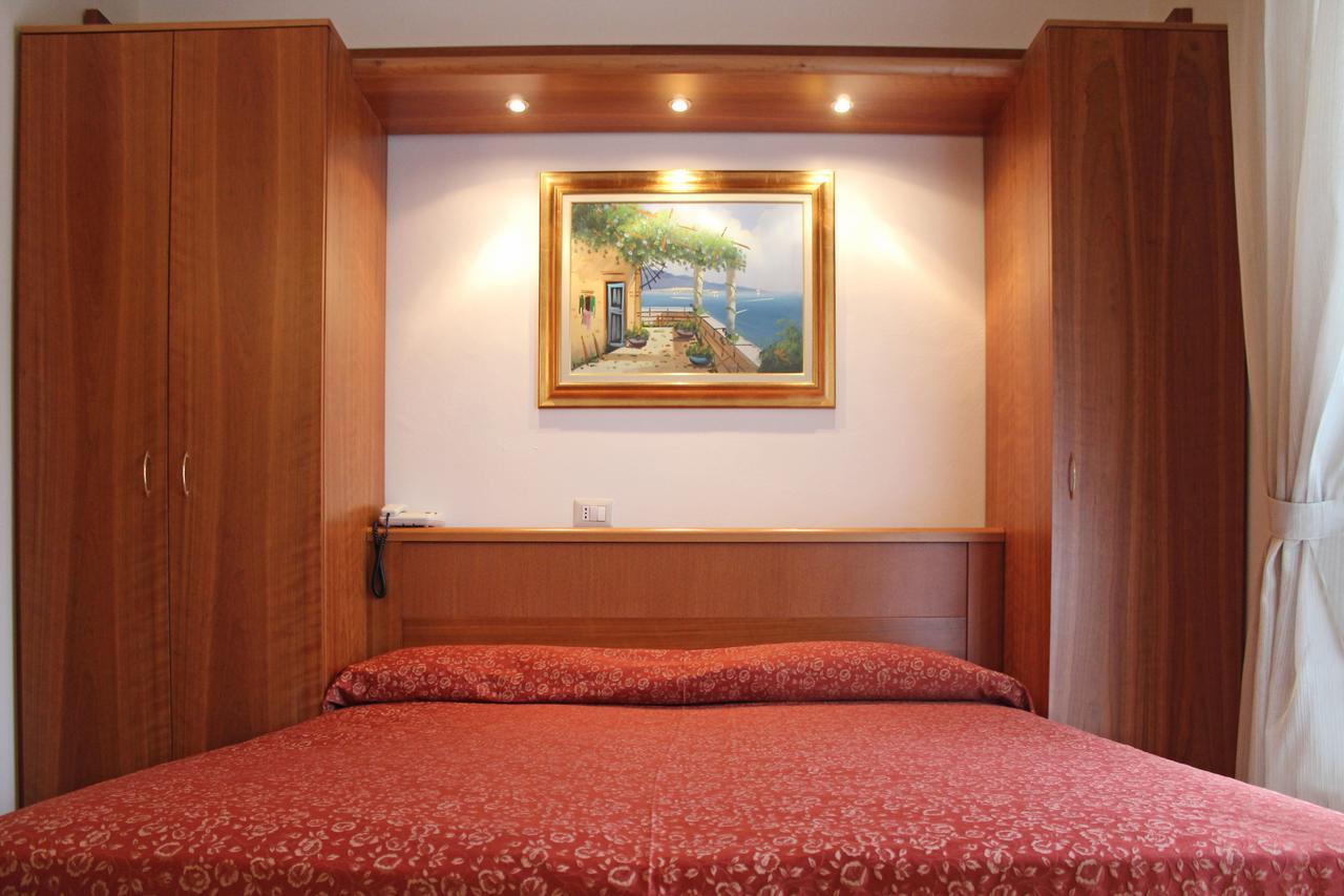 Hotel Delle Nazioni Мілано-Маріттіма Екстер'єр фото